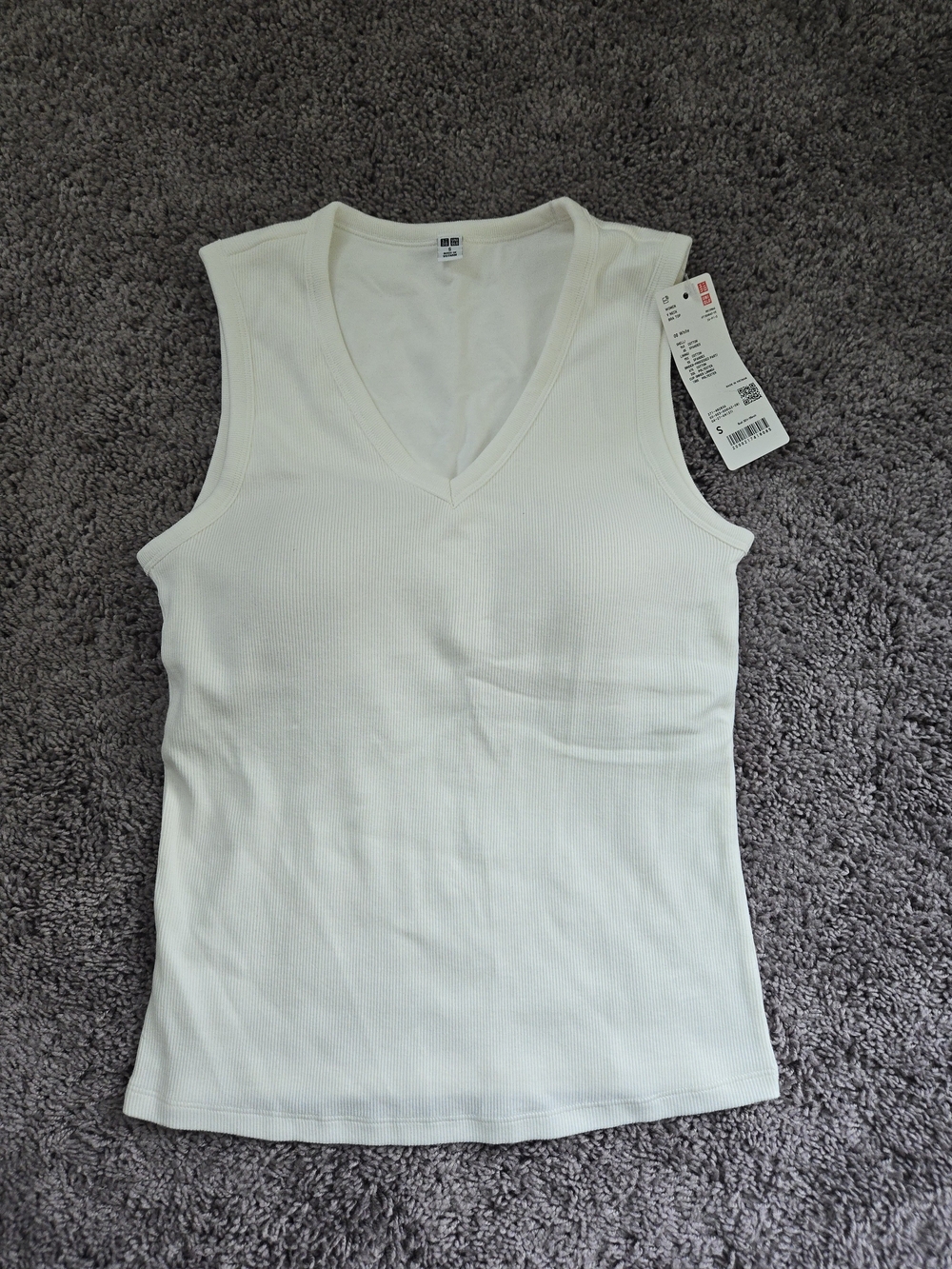 Uniqlo White Sleeveless V-Neck Tank Top With Built In Bra - Picture 3 of 9